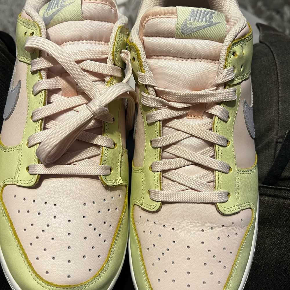 Dunk Low 9.5 men 11.5 women Ds used, Left toe box slightly creased